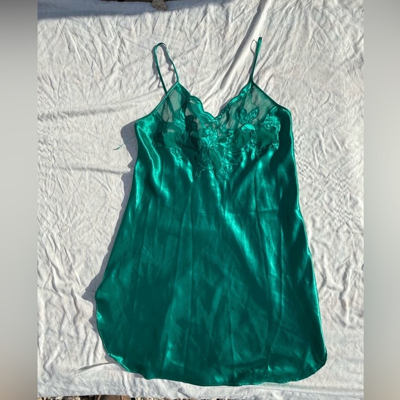 Vintage Gold Label Victoria’s Secret Emerald Green Satin Slip Dress, Size M - Picture 2 of 5